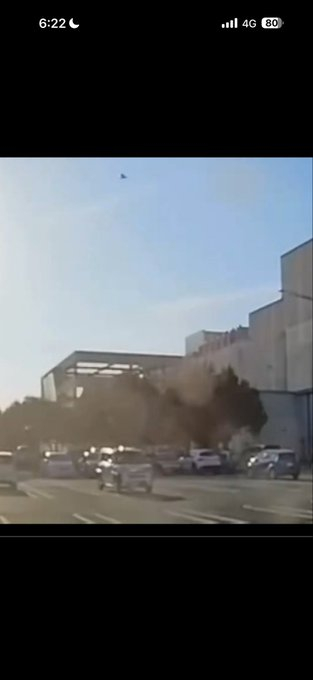 果然，是小型无人机导弹呢。就在爆炸前一刻，它以高速飞了过来。やはり、小型ドローン