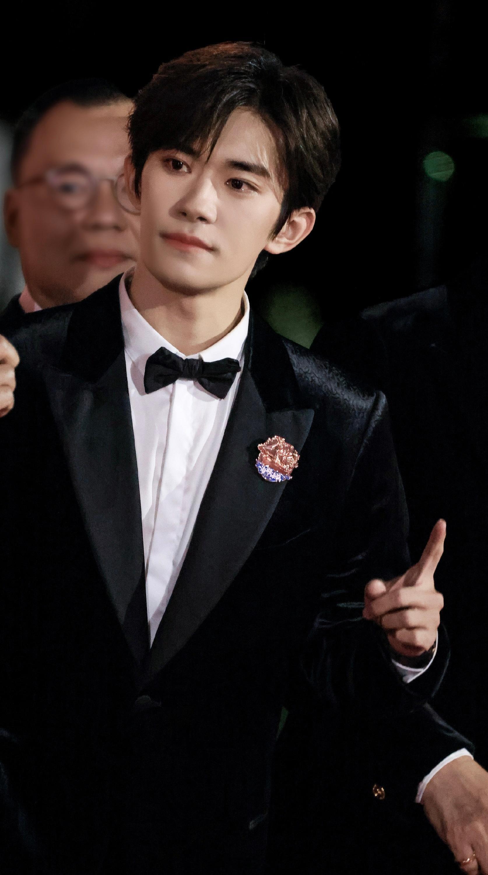 “少年康熙”水汪汪的双眸，和愈发从容的气度。祝【小小的我】“刘春和”今晚金鸡奖好