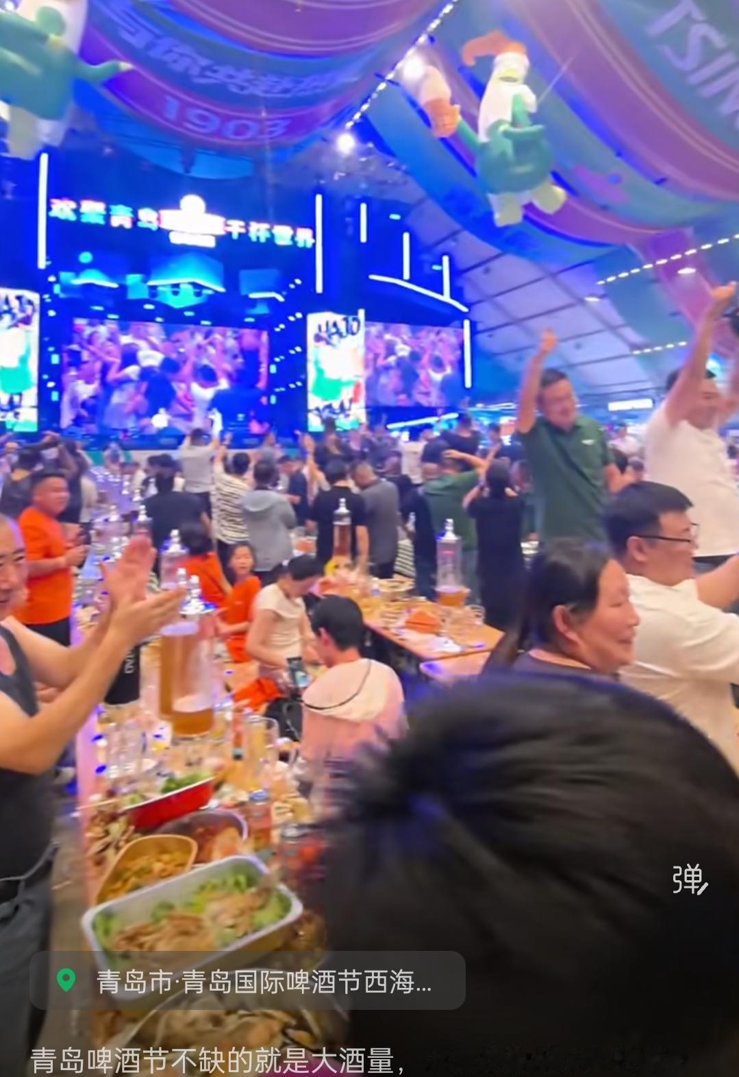 青岛啤酒节的狂欢，