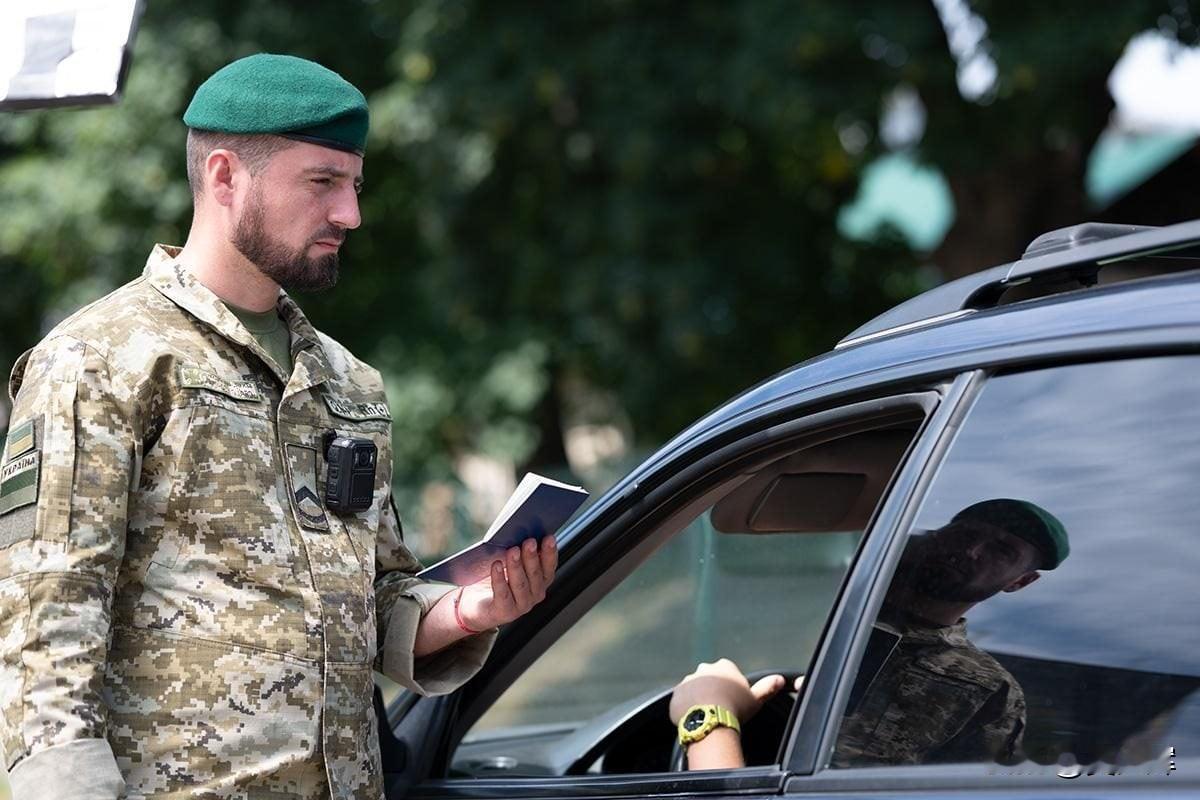 【英媒：两个月内逾英国陆军总兵力的乌克兰青年离境】

10月29日，《每日电讯报