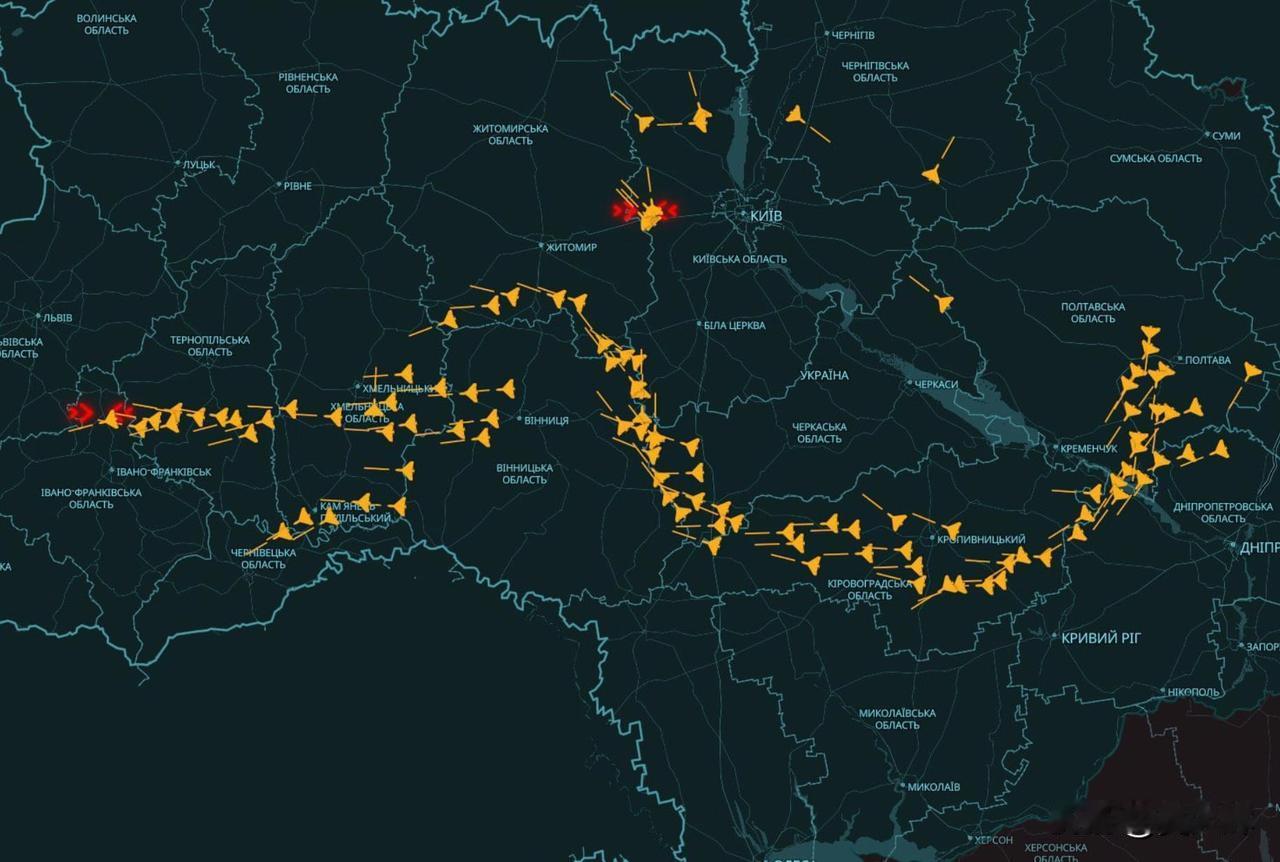 【目前，新一轮无人机与导弹编队正持续进入乌克兰领空】

俄军对乌克兰发起大规模联