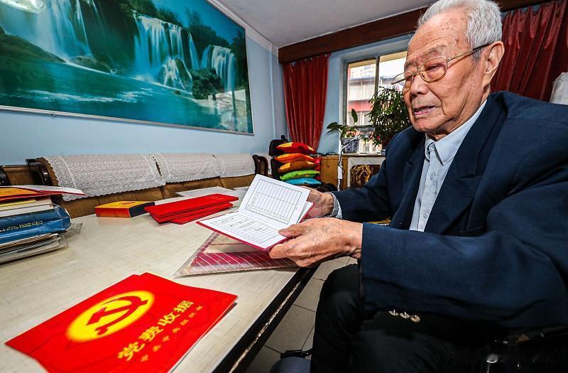 有了党员这个身份，干什么事我都会多想一想，咱要对得起老党员这个身份。所以，当年还