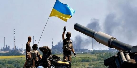 俄乌冲突提醒中国：解放军要在西部沙漠，屯够300万人的武器弹药。这是俄乌冲突的一