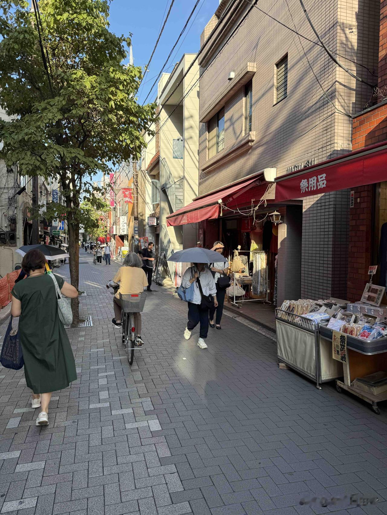 埼玉县浦和站附近，
商店街。
这里还是埼玉县的中心地，
感觉就跟国内五线城市的街