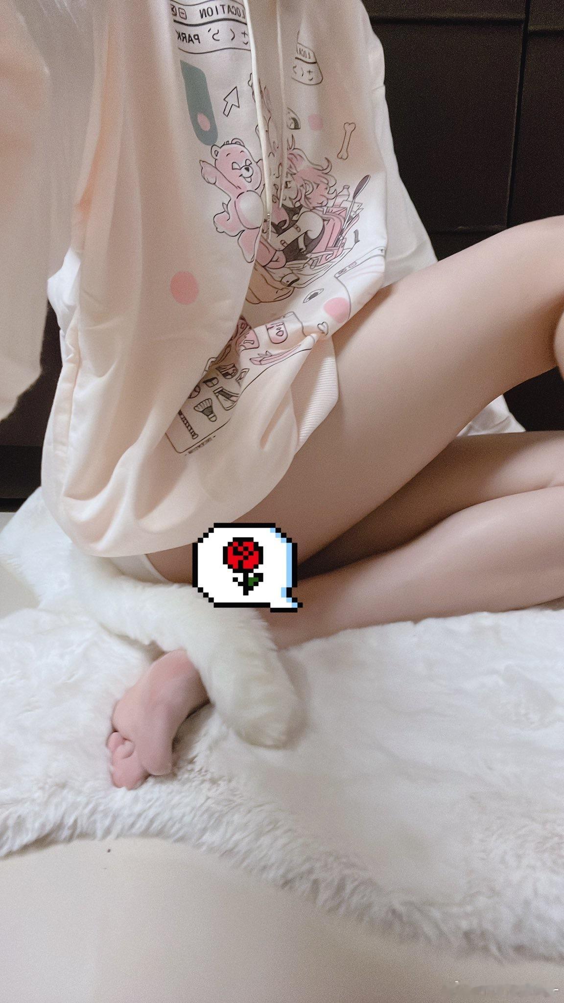 露出狐狸尾巴了 