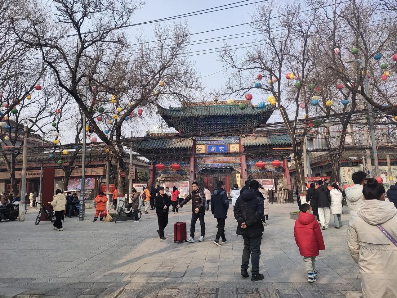 又一次来到文庙，再度瞻仰秦文化的源远流长、汉文化的根基深厚，站在时光的隧道之中，