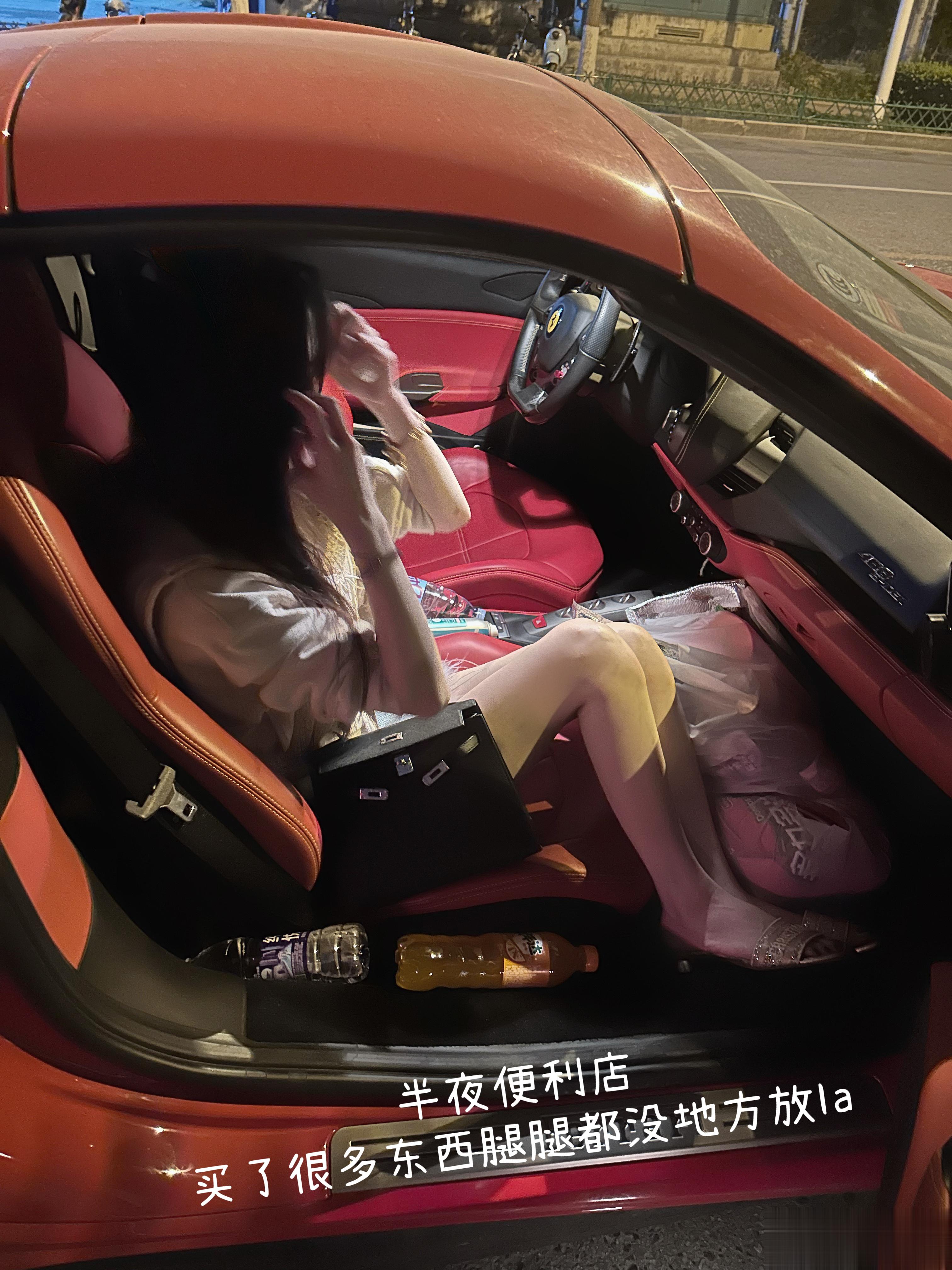 最近很爱笑[送花花][送花花][送花花] ​​​