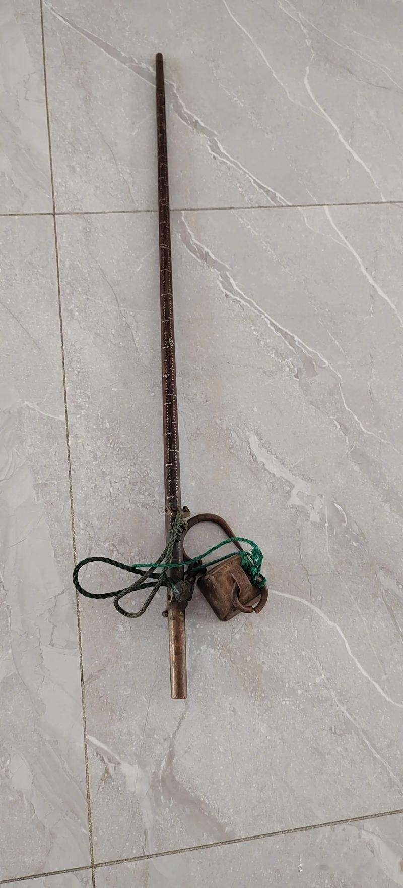 【标题】
“西楚称霸：项羽的‘逆袭记’，不靠嘴炮靠‘霸王’！”

嘿，朋友们！今