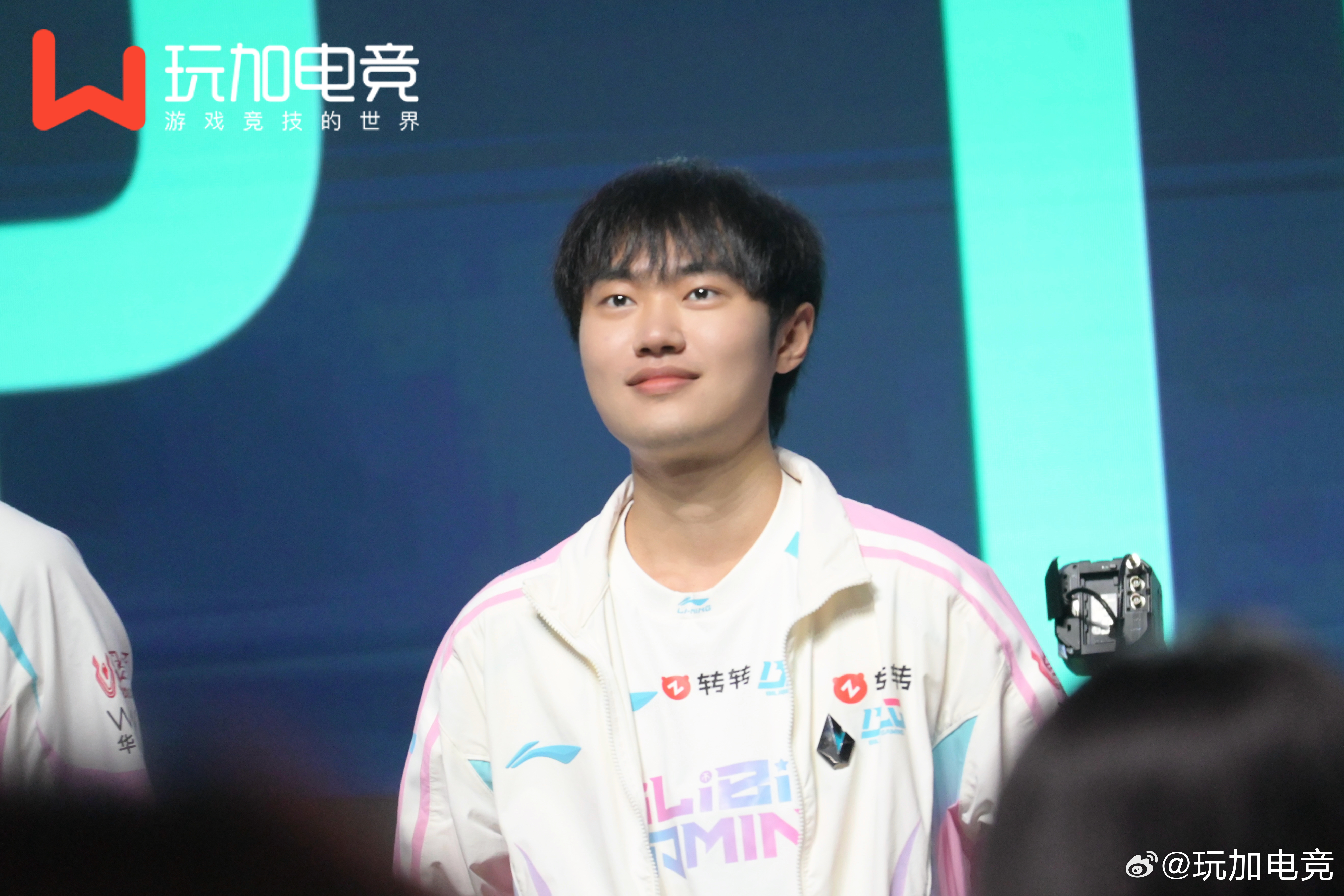 BLG 3-2战胜WE晋级决赛，一穿四拿下MSI门票。Knight生涯第12次闯