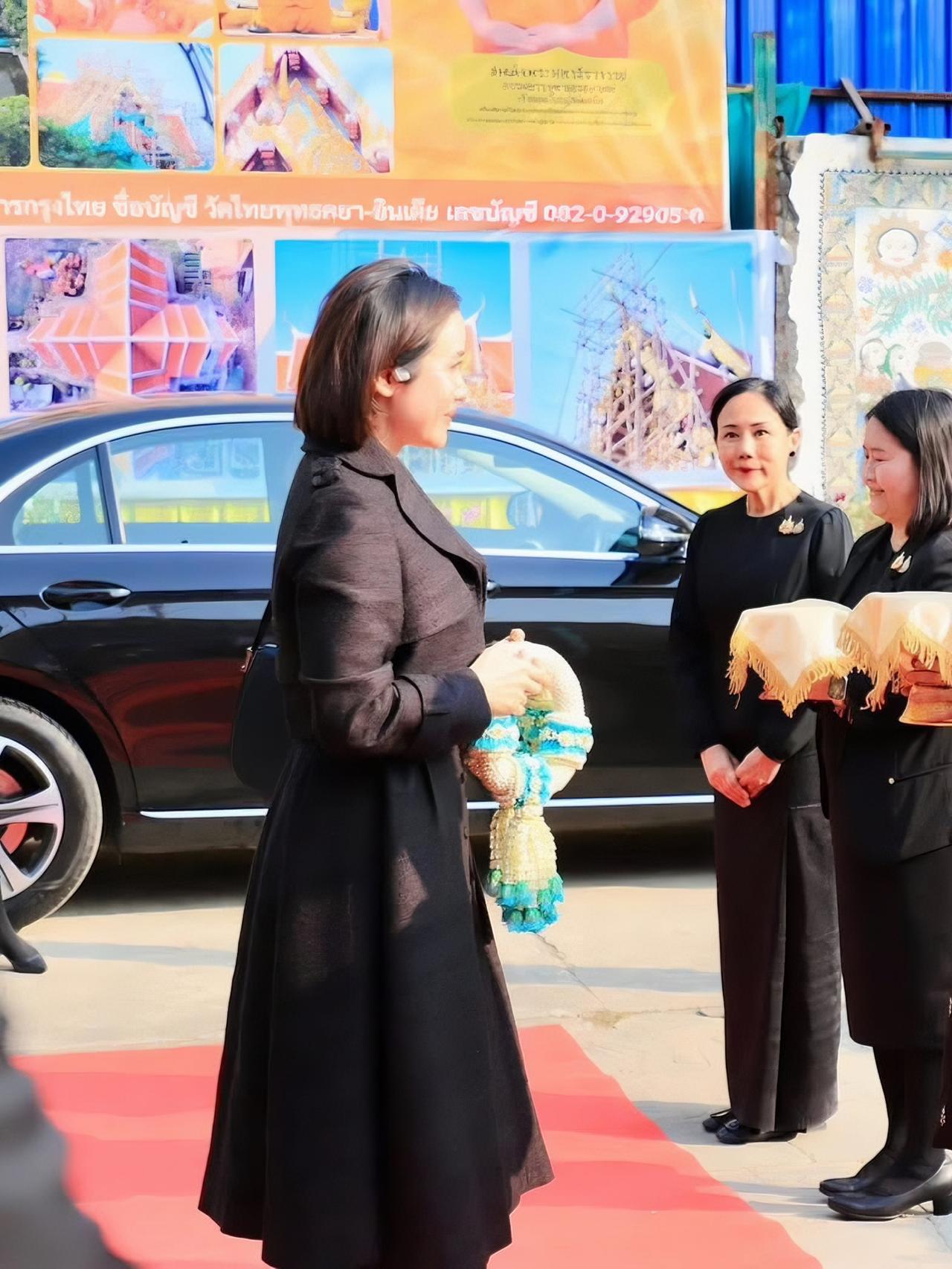 诗妮娜短发造型好绝，像极了女大学生
2026年1月21日，诗妮娜贵妃抵达，印度比