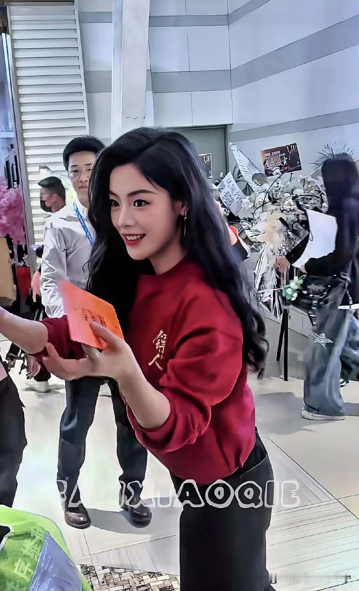 《镖人》看完了，一部很“热闹”的电影，从头打到尾，文戏少，武戏多。武打场面一共有