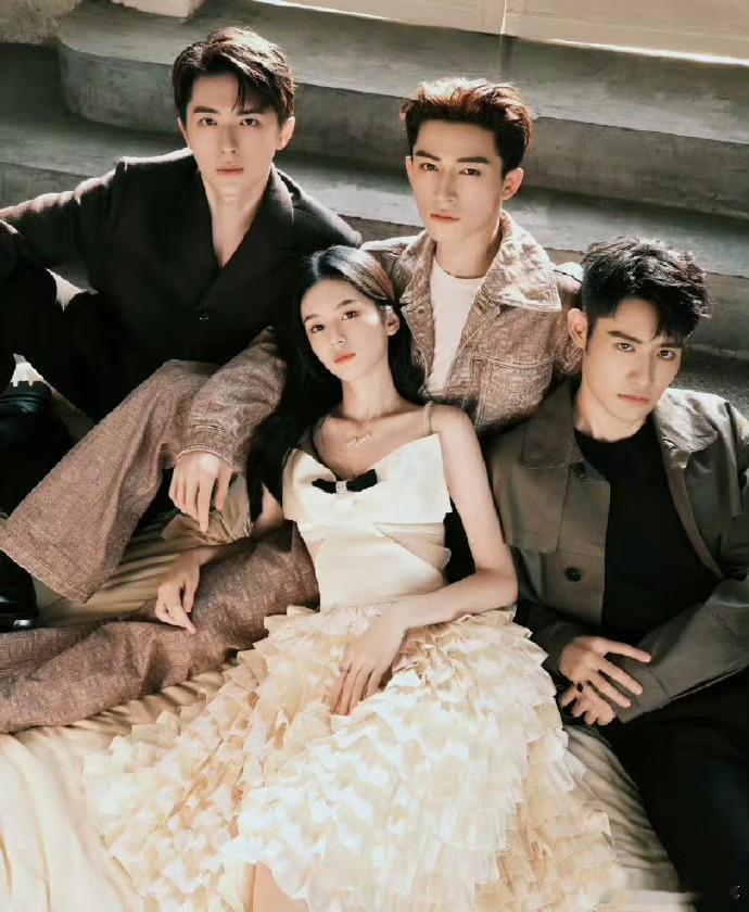 周也还真是看谁火蹭谁，都躺到王星越怀里了 ​​​