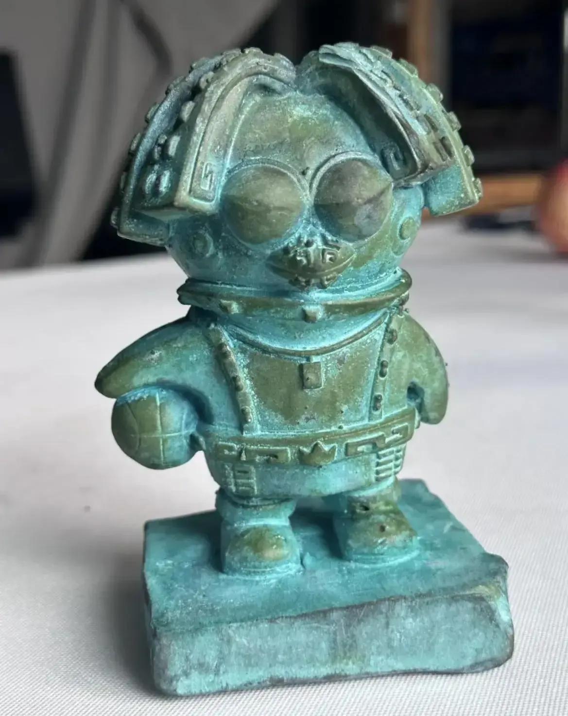 这古董得有年头了吧，看着像商朝的