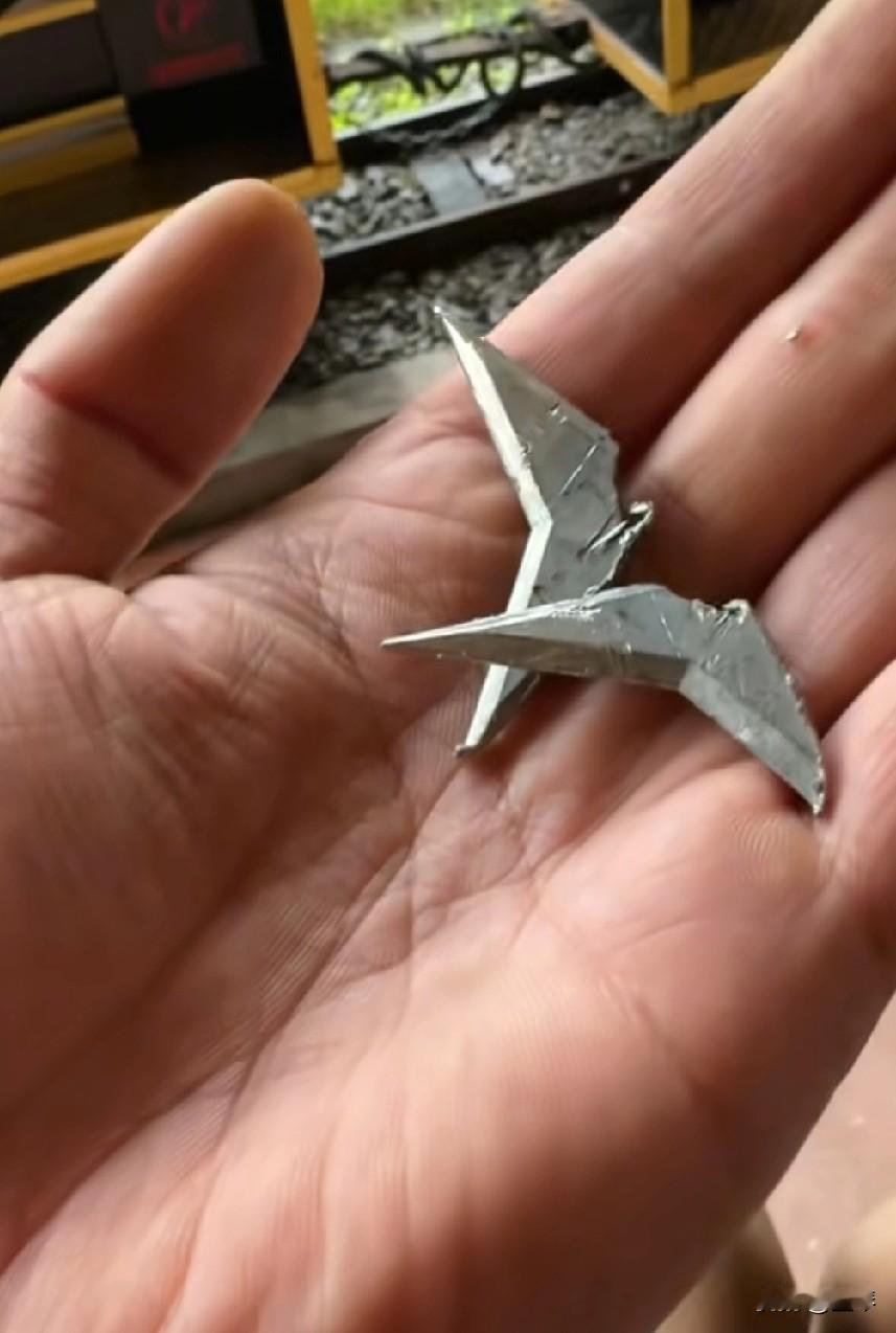 宜宾司机注意:万达往中坝大桥路段，有人故意撒钉扎胎，网友的车3个轮胎全废…
 