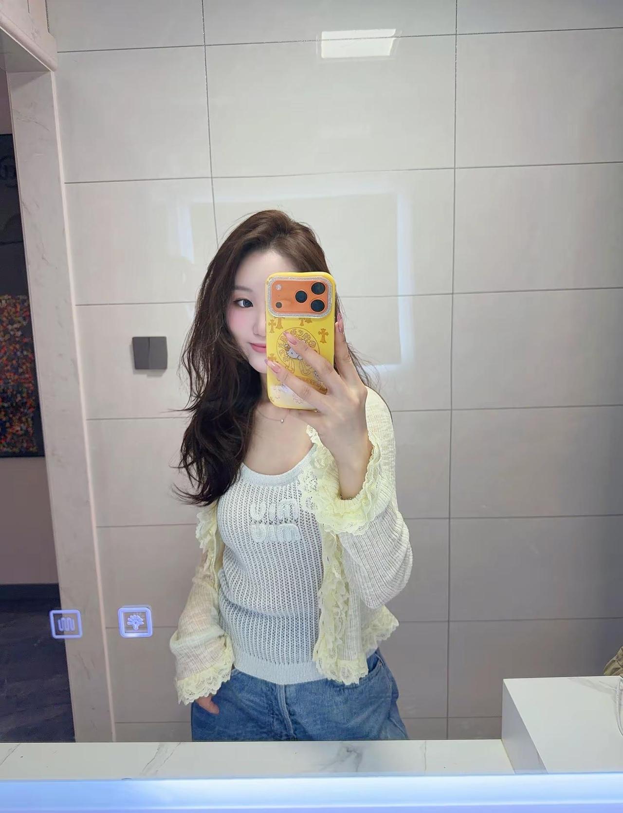 随便拍拍～超受欢迎的一套💛。miu系穿搭 盘锦YY韩国馆