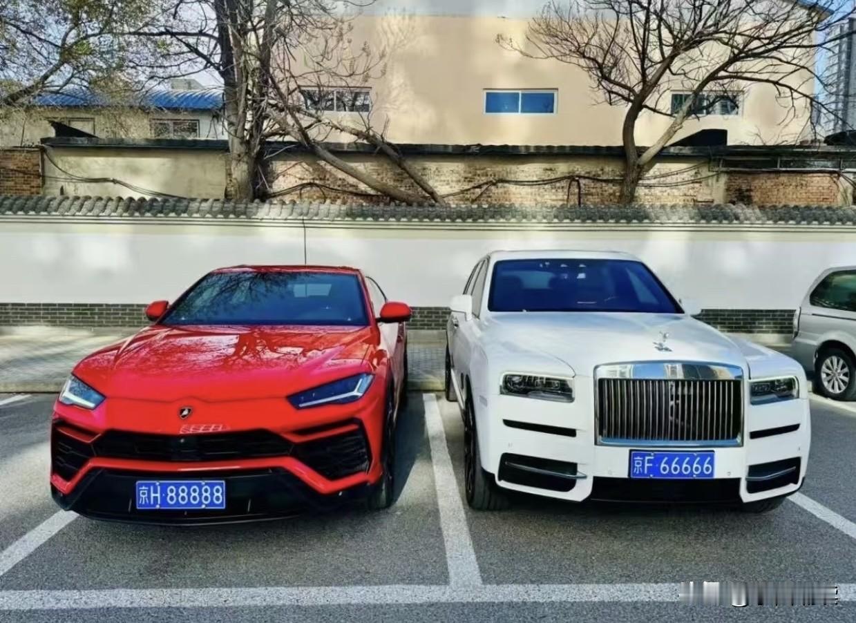 看看这车，看看这车牌号，看看这四合院，这住的是什么级别的大佬啊，年收入起码上千万