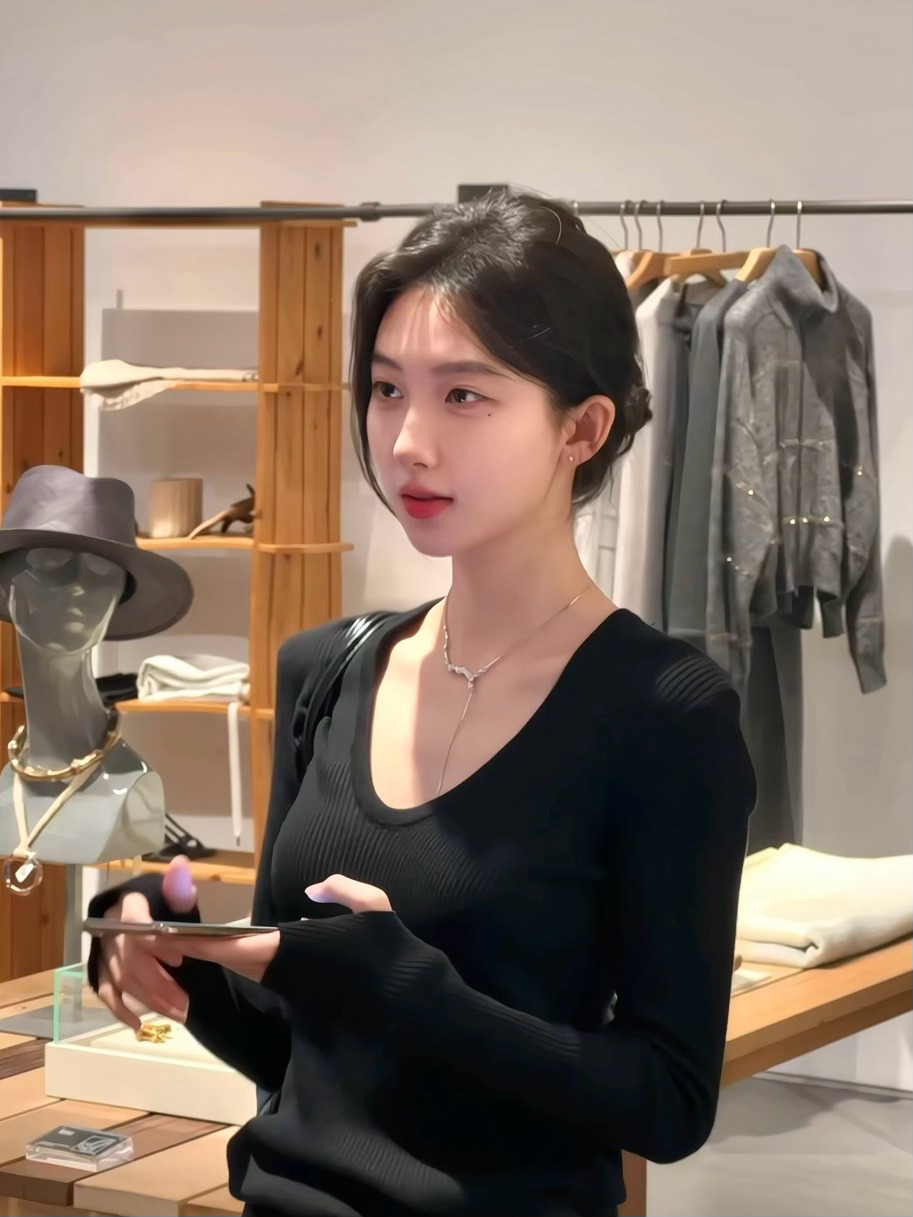 杭州看展♣️▫️#每日穿搭[超话]##OOTD[超话]##看展#  ​​​