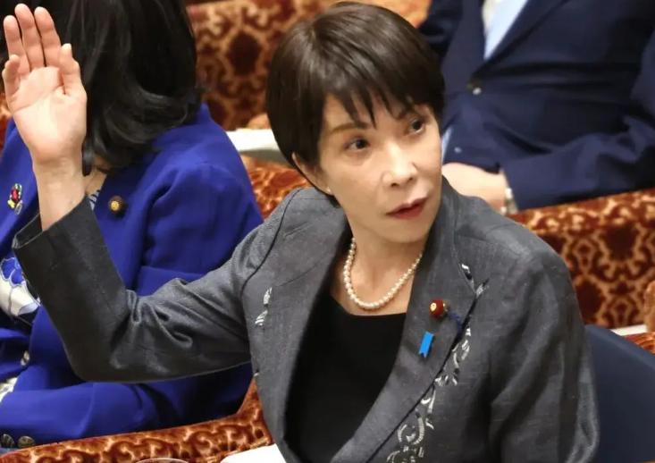 无视历史警示，日本首相带头祭战犯，中方需时刻警惕

最近刷到日本高官集体给战犯上