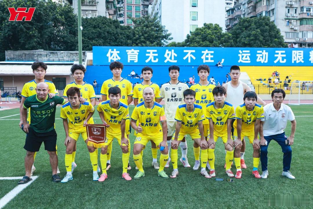 【绿茵无悔，拼搏为证——湛江龙仁足球俱乐部的热血征程】在湛江龙仁足球俱乐部的训练
