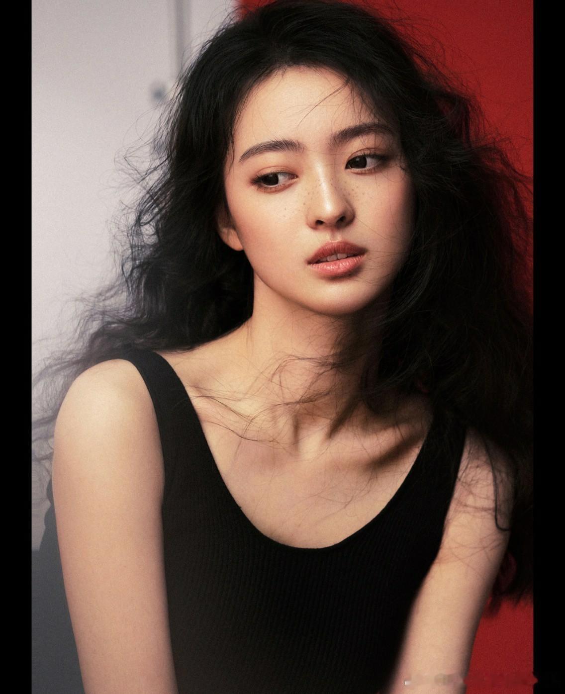 从艺考第一到《绝顶富贵》女一，郑佳慧开启05后演员新篇章 ​​​