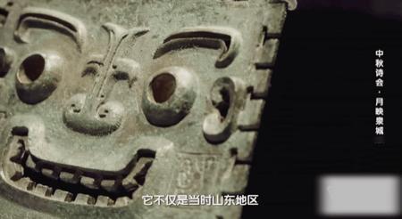 这件青铜器自带喜感亚丑钺的神秘微笑，是给古人的威慑，也是给今人的问候。 ​​​
