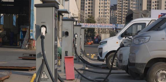 驴充充：以智慧能源，充启绿色未来在时代奔涌向前的浪潮中，新能源汽车正以前所未有的