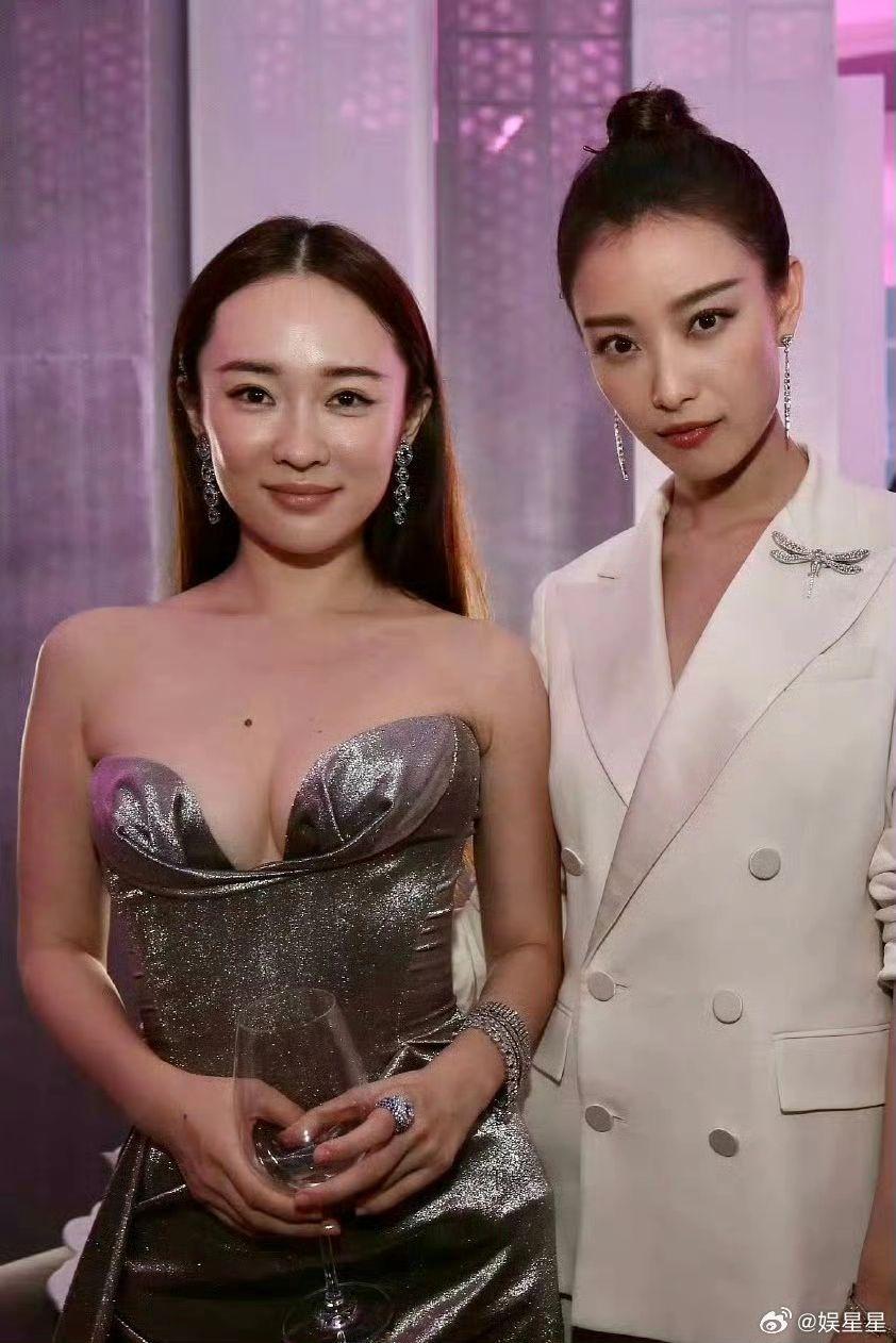 霍思燕和倪妮合照，爆炸性身材。倪妮