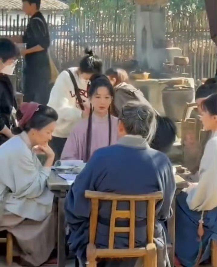 杨紫家业紫衣古装路透   杨紫家业路透，来看看状态 