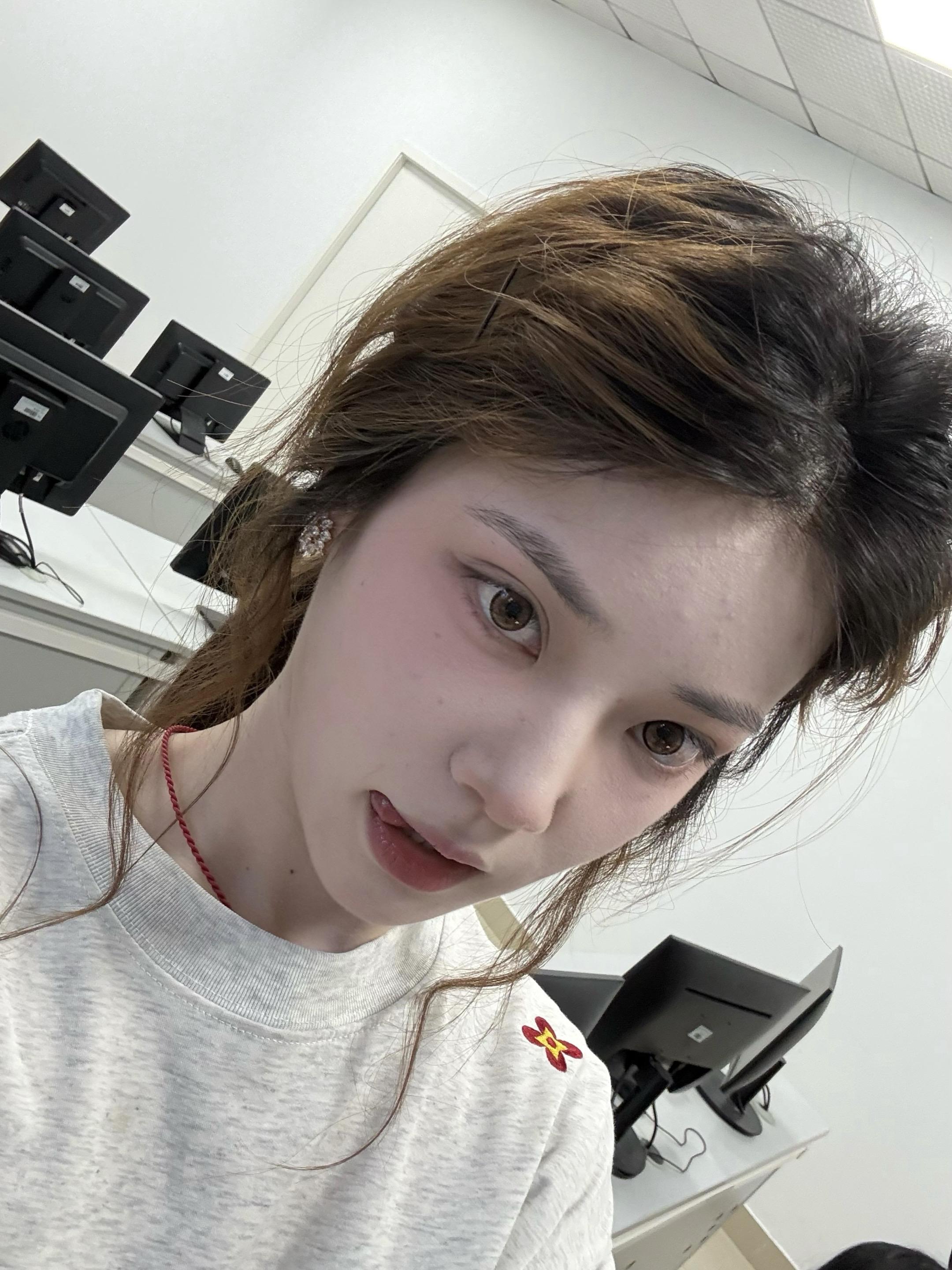 出淤泥而涂抹全身拍打至完全吸收