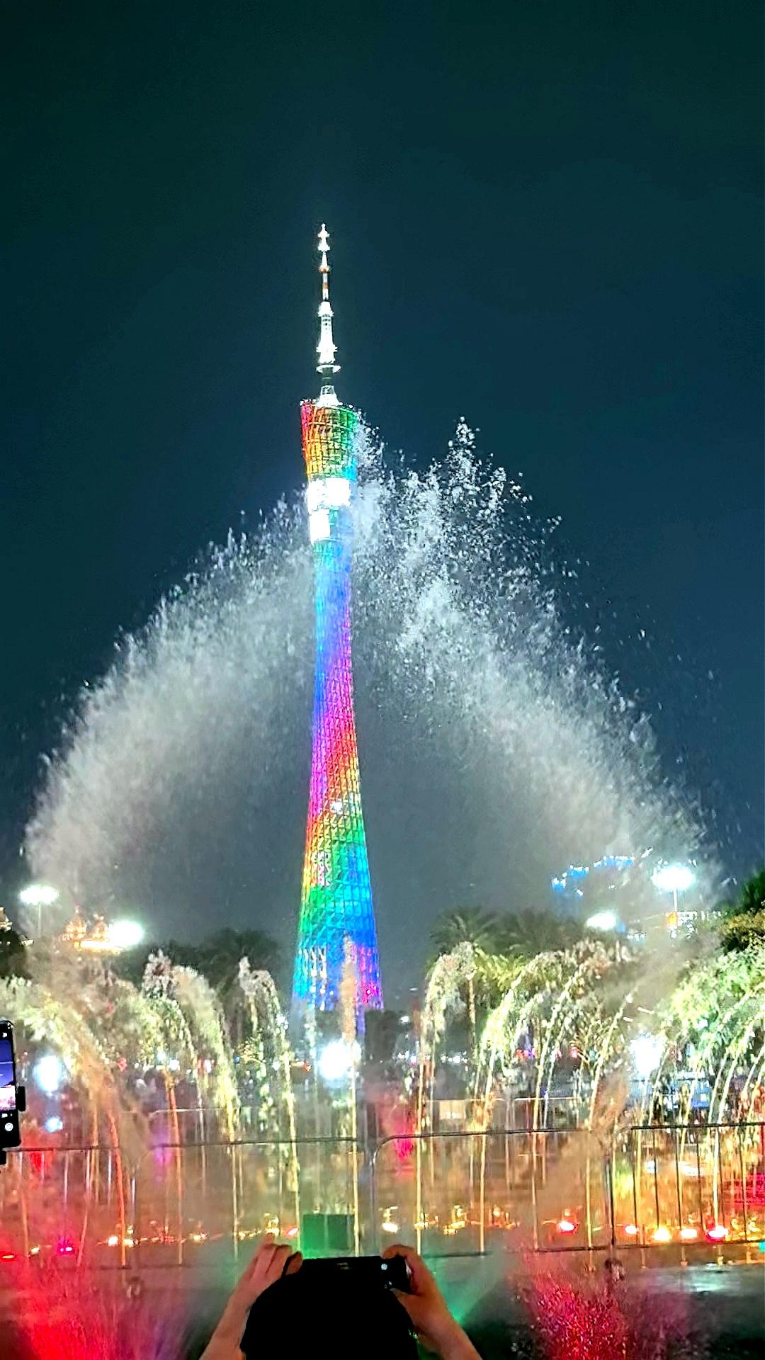 广州塔（小蛮腰），闻名遐迩。成为游客打卡第一地标。与它联系在一起的，是国家级四A