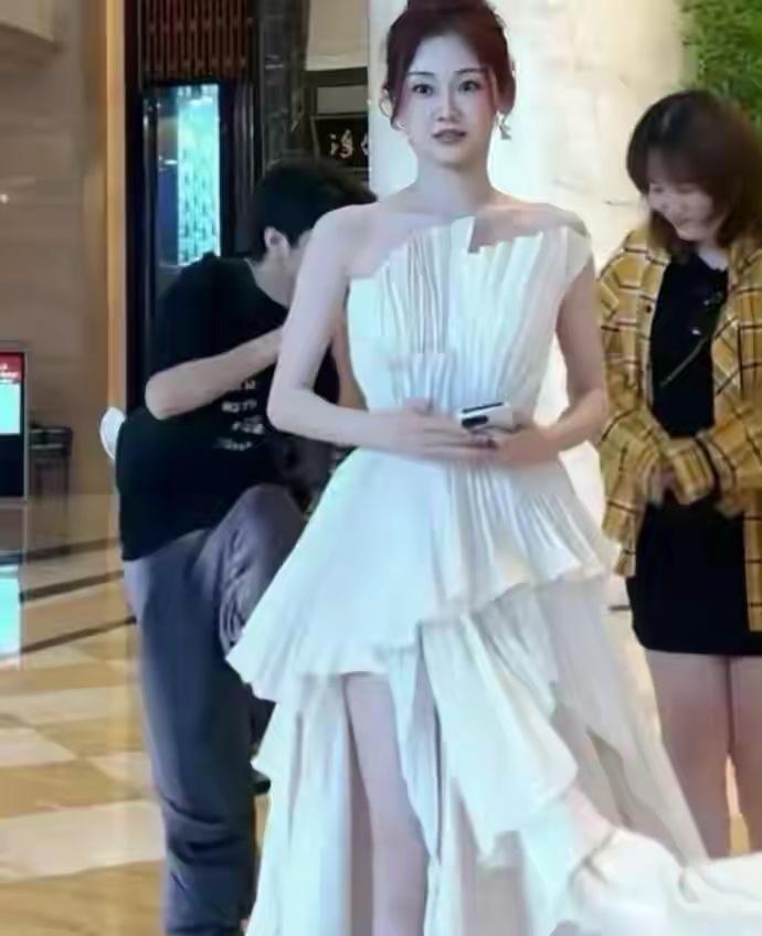 苗苗三胎后状态惊艳：解锁母亲与自我的双重圆满



苗苗堪称娱乐圈的"逆龄妈妈"