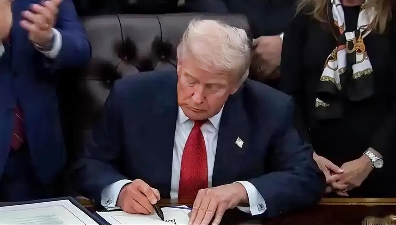 霸权没底线！特朗普扬言“武力夺岛”，欧洲7国抱团反制，美欧彻底闹掰

2025刚