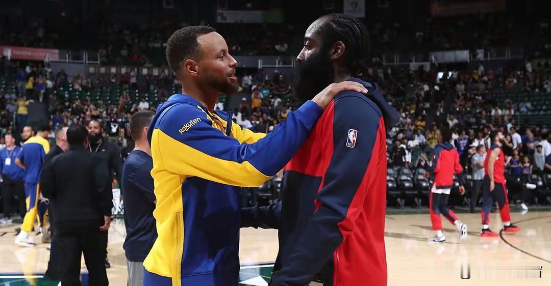 明日快船主场迎战金州勇士，据勇士媒体透露，除小库里之外，全队均可出战快船。
做为