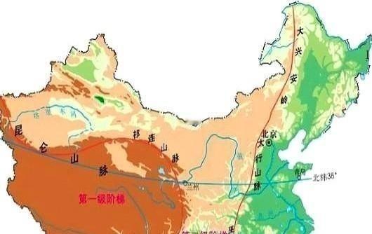 俄罗斯军事专家曾说，美国人到现在才反应过来，中国，是天生的超级大国。
美国真正低