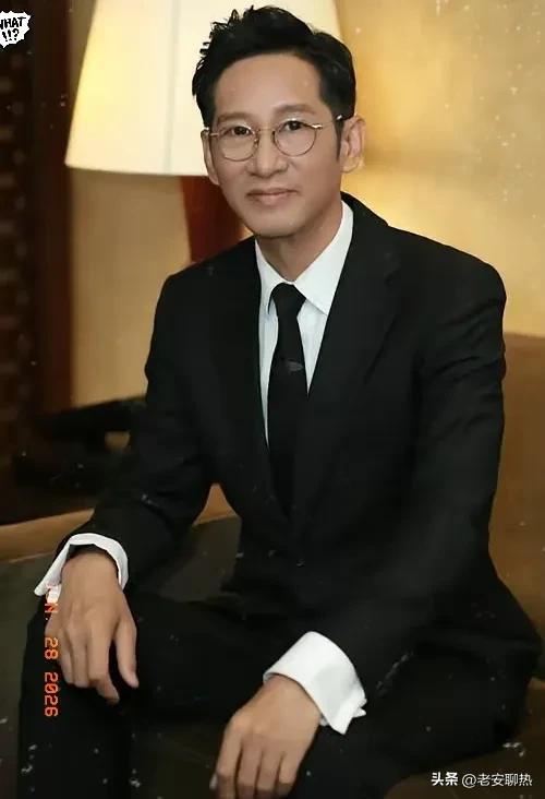 演员王劲松，今年五十八，无儿无女，没有结过婚。有记者问他，不想找个人共度余生吗，