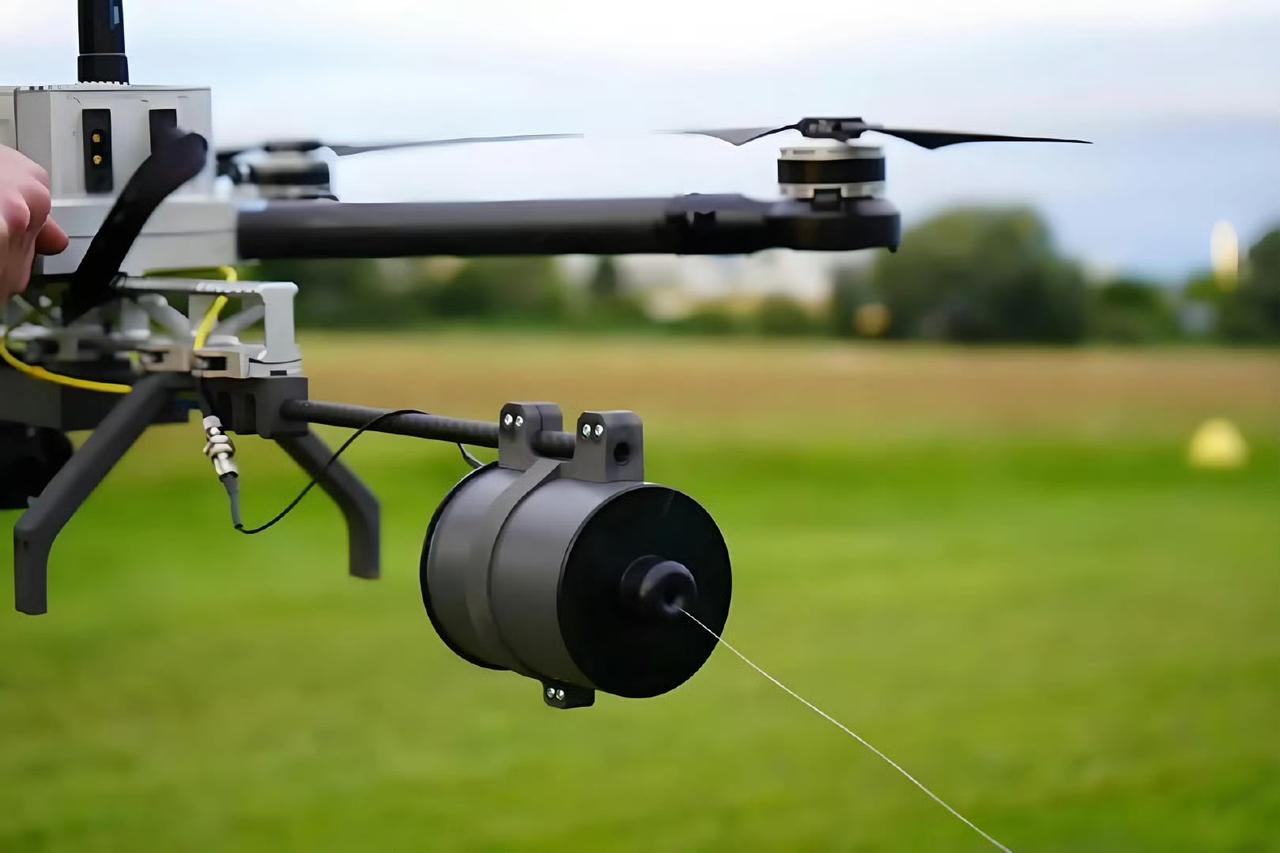 光纤制导的FPV自杀式无人机，几公里甚至十几公里长度的光纤，会不会拉断？遇到树木