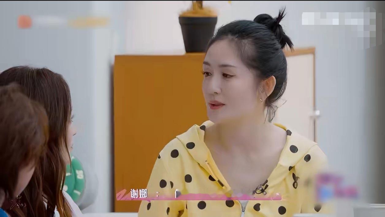 娜姐新节目首期开聊！邀请李小冉、王濛做客，这组合太有新鲜感了。娜就聊姐姐第1期嘉
