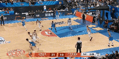 看看曾凡博这状态，赵睿和周琦不受伤，北京球迷又可以喊出来总冠军了…… 曾凡博赛季