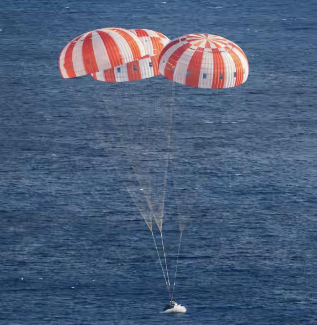 一边是对伊开战，扼杀核武于萌芽之中，一边却又开启探月计划，开发月球基地探索星空的
