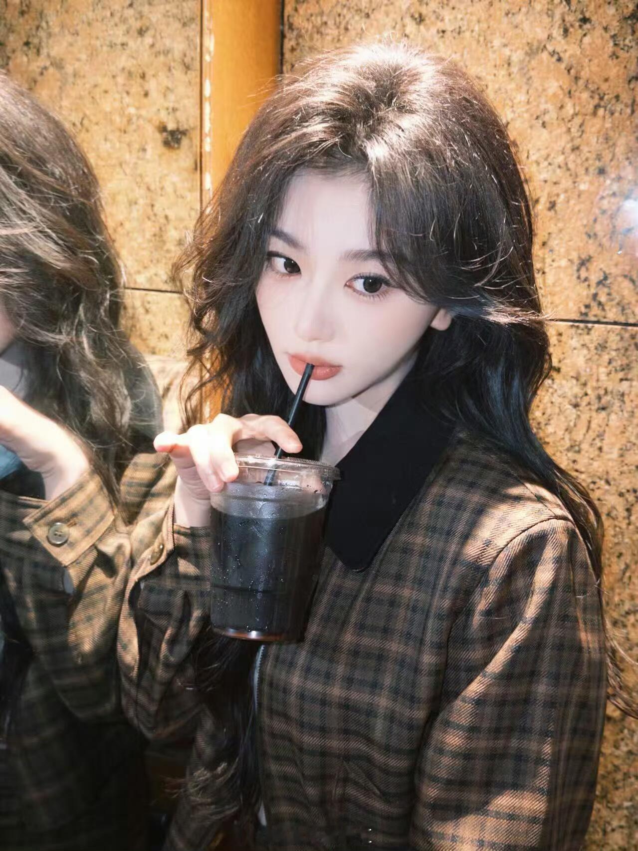 孔雪儿田小娟同框没想到能见证这场同框，孔雪儿田小娟状态都超好 ​​​