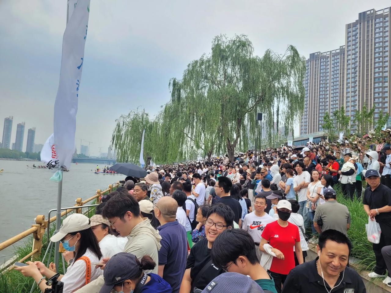今天一亿人来北京看端午节龙舟大赛了吗？这么多人！

我们一家已提前计划一周了，去