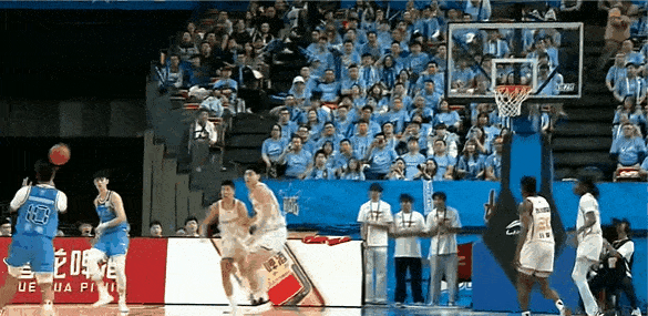 太残暴了！半场62-29领先33分，北京首钢登场10人全得分，这简直是降维打击！