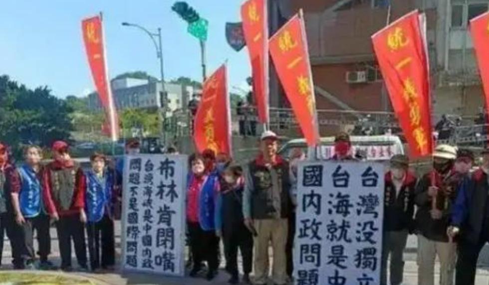 自从“台湾省”这个说法传开后，岛内的氛围就变了。岛内的军人、官员、老百姓都明白，