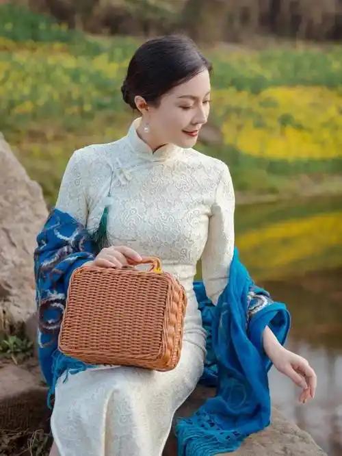 一位律师说：
“你的妻子能在婚内指控你强奸，能在婚内拒绝与你同眠，却能和外面的任