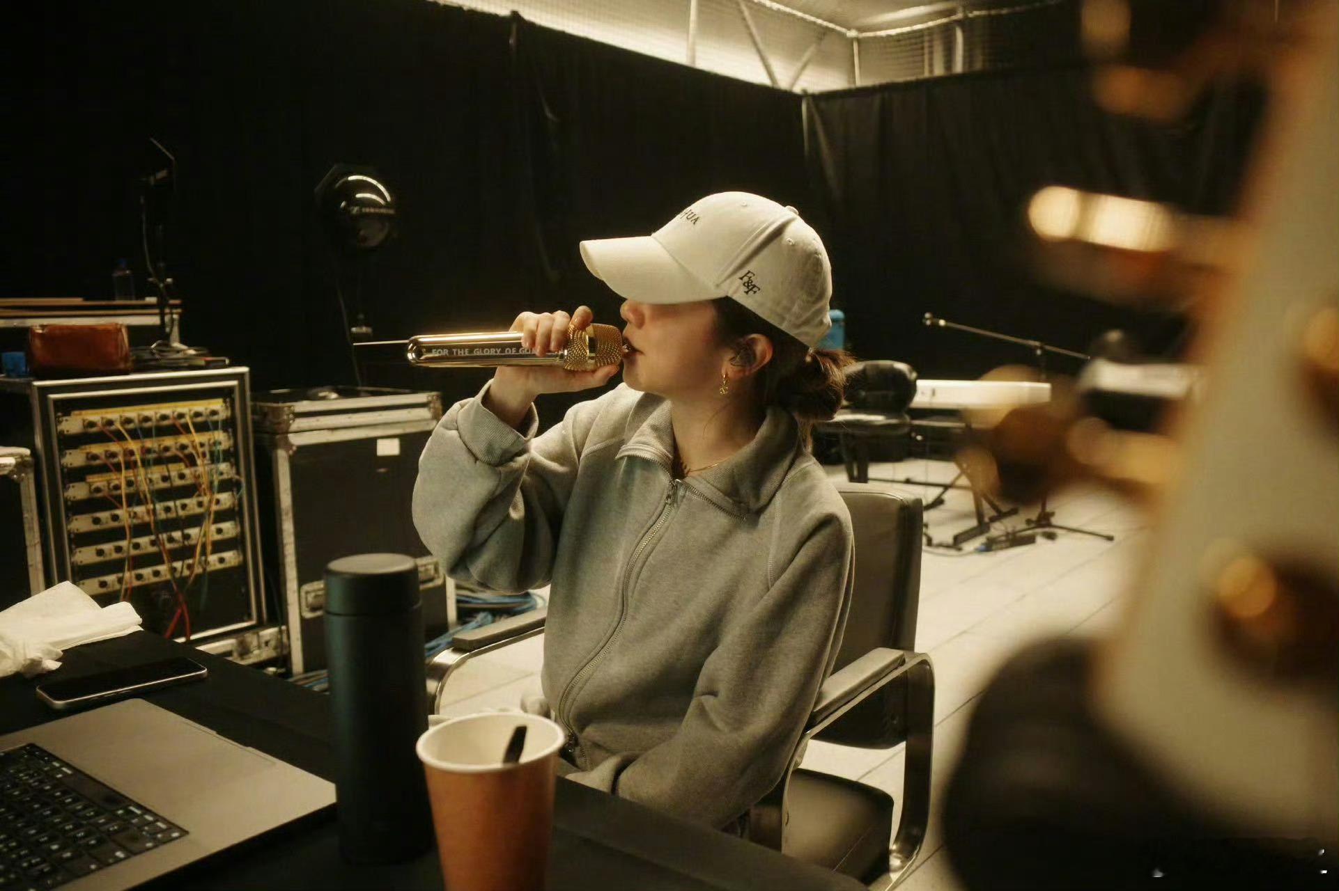 邓紫棋台北有人在等 等了七年终于重逢！台北大巨蛋连唱四场，她依旧是那个用歌声征服