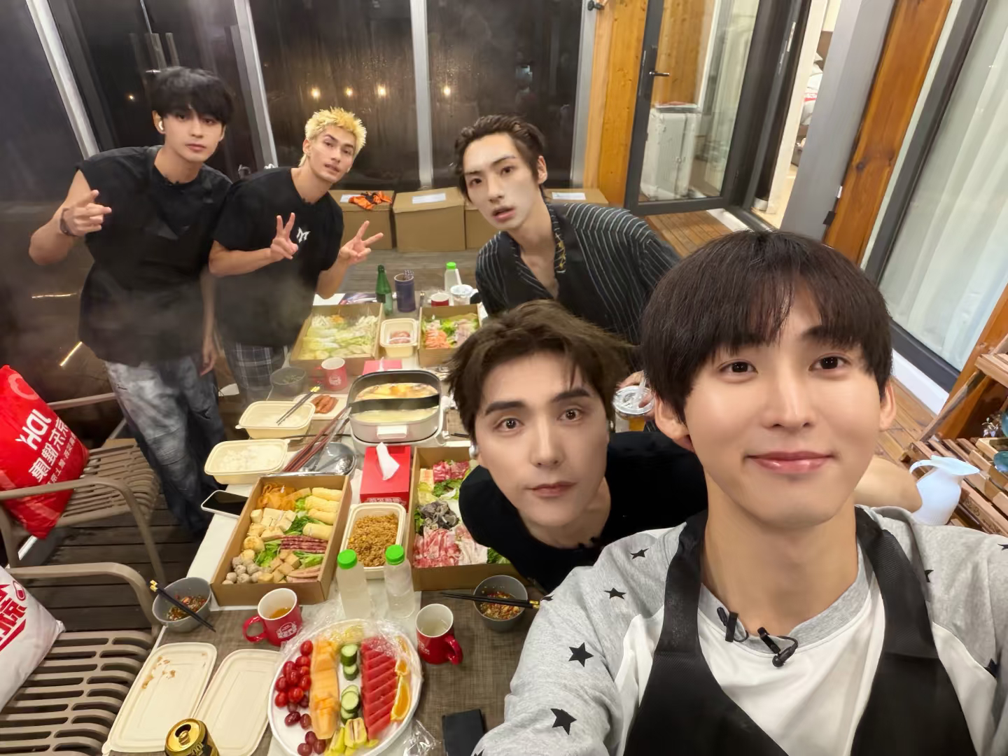 披哥合照 ​​​