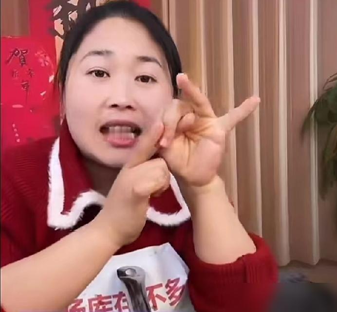 一个任性的男人回了家，全家人的命都悬在了半空。

消失七天后，胖妹的哥哥终于露面