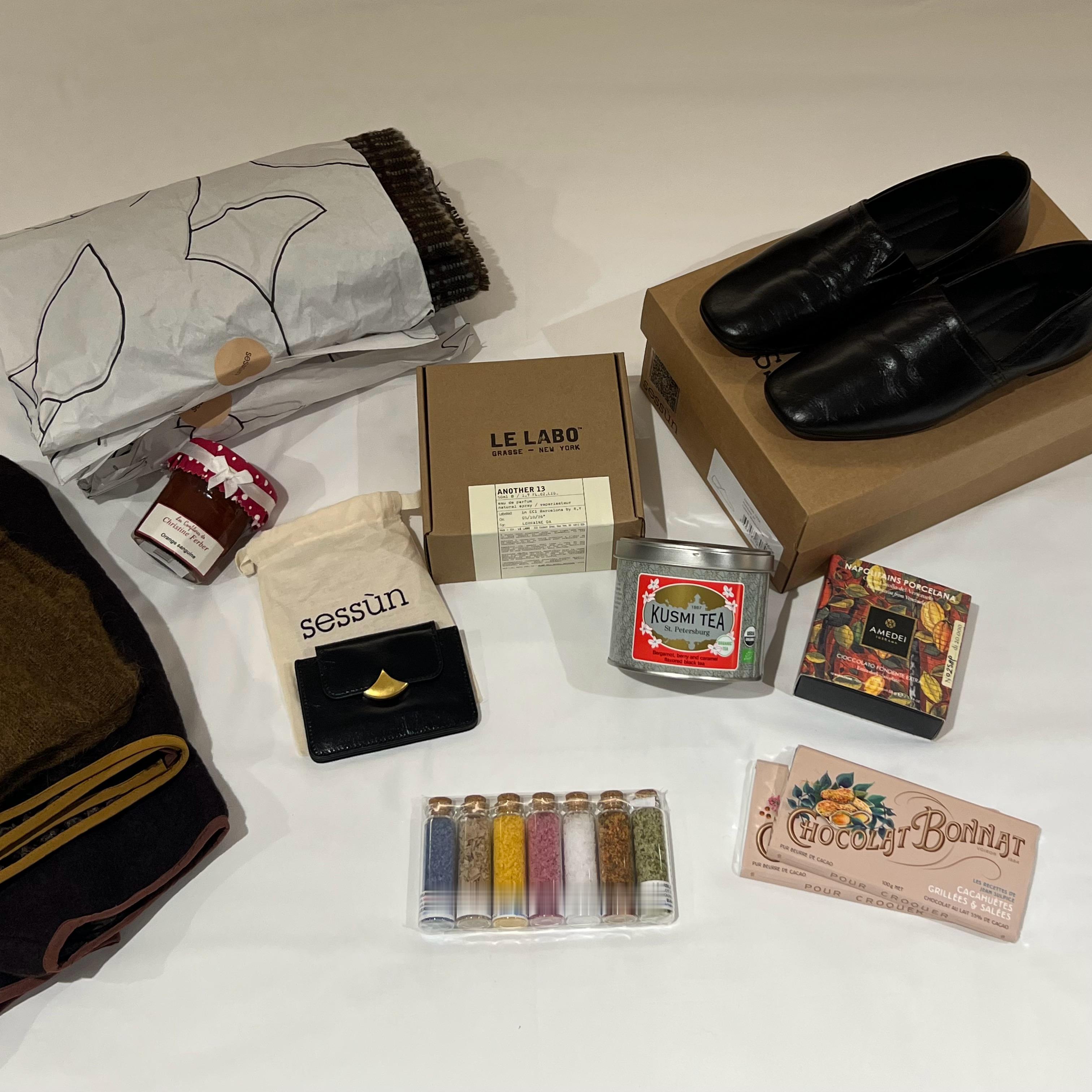 出来玩了一趟没买啥大件，还空了半个行李箱回去。在商场逛，感觉看到的大部分品牌北京