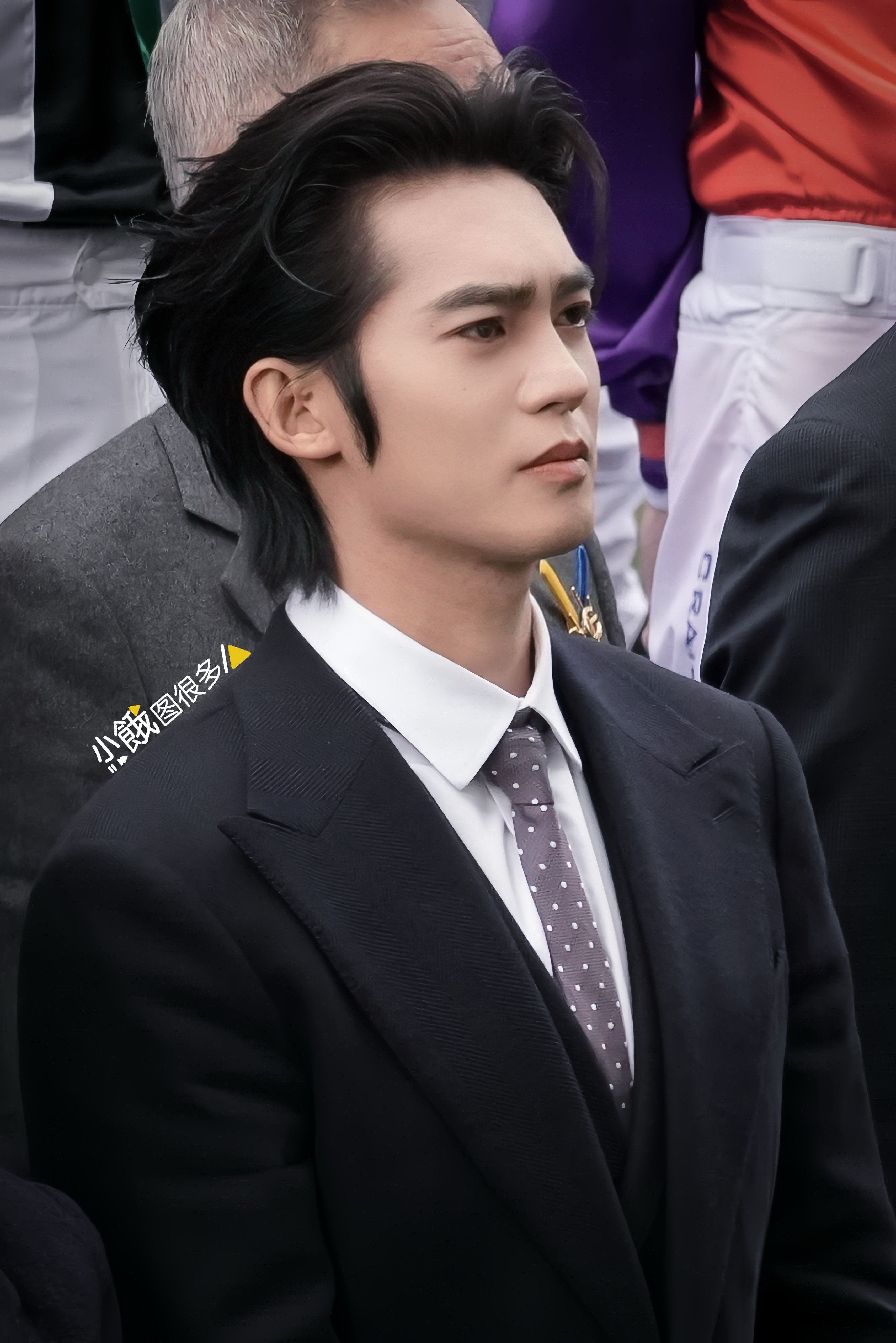 优雅大使于适 20251213 于适亮相沙田马场浪琴赛马活动高清图集，正装出席的