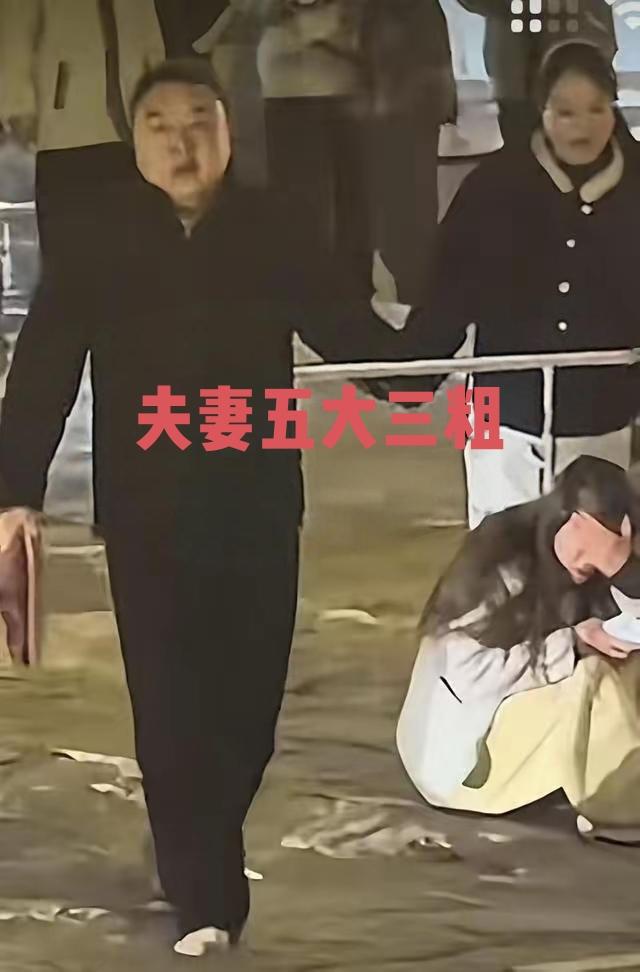 大过年的，两个五大三粗夫妇当街暴打15岁女孩，你怎么下得去手？

2月21日，平